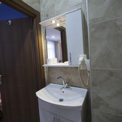 Double or Twin Room image 10