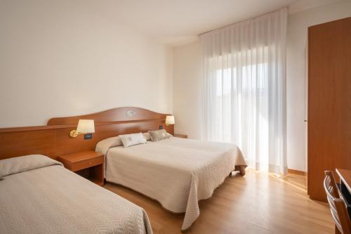 Triple Room with Balcony room in Hotel Delfino