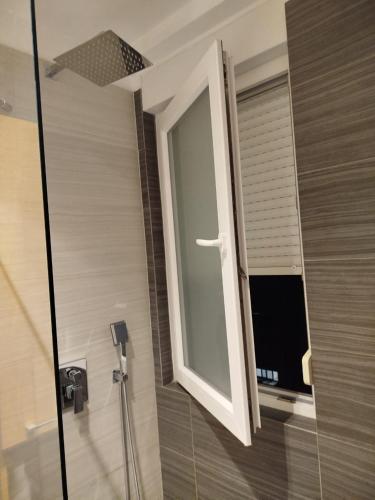 One-Bedroom Apartment image 10