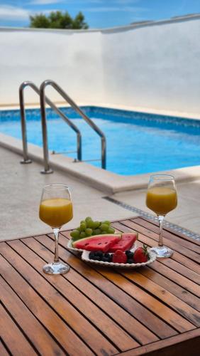 Apartment with private swimming pool – khách sạn tại Mejaši