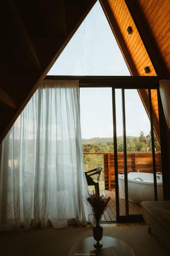 Cabana em Campos do Jordao com banheira e vista - Cabana 2 in Parque Rancho Alegre