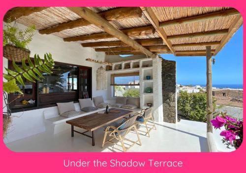 Pandangan, Évasion Totale - Villa Privée - Vue Mer - 2 Terrasses - Plage à 5 mn (Full Relaxation - Private Villa - Sea View - Stunning Garden - 2 Terraces - 2 Bedrooms - Wifi - Park) in Guime
