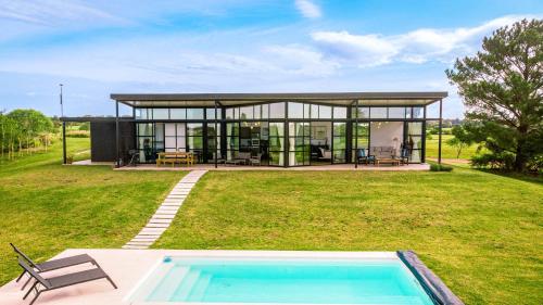 La Casa de Cristal by Puerto Dijama