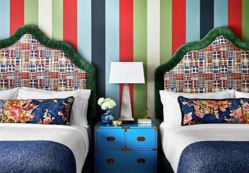 2 queen beds