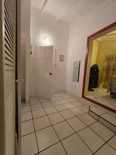 Sister Chris' vacation home in ซิเซรง