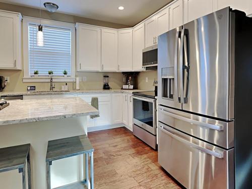 Mins to Downtown & Raceway Rookwood Retreat 1 near Indiana Farmers Coliseum