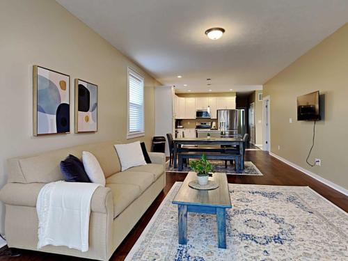 Mins to Downtown & Raceway Rookwood Retreat 1 near Indiana Farmers Coliseum