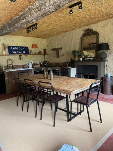 virtuve, Authentique maison de famille in Le Theil-sur-Huisne