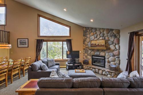 Frisco Condo with Loft and Mtn View - Walk to Main St! in Frisco, USA
