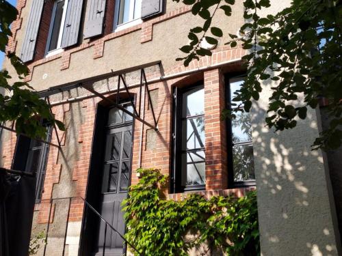Maison années 30 avec jardin, piscine, proximité Loire, 4 chambres, vélos, idéale familles/amis - FR-1-590-261 gîte à louer Dammarie-en-Puisaye