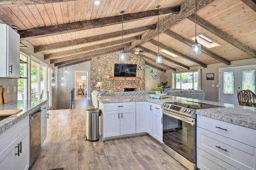 virtuve, Beautiful Large close to Skiing / Wine Tasting! in Pioneer (CA)