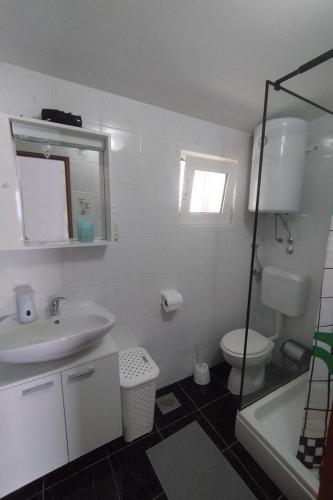 Two-Bedroom Apartment with Terrace and Sea View image 5