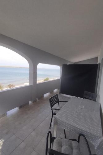Two-Bedroom Apartment with Terrace and Sea View image 2
