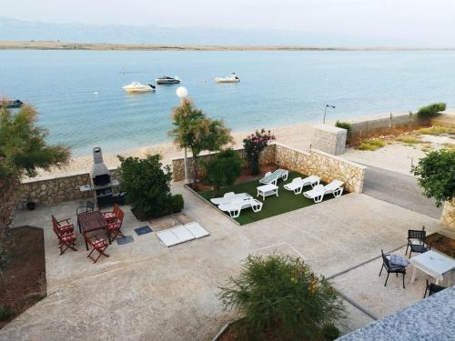 Two-Bedroom Apartment with Terrace and Sea View image 1