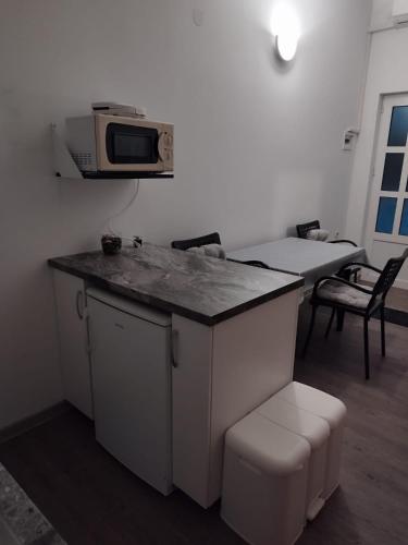 Two-Bedroom Apartment with Terrace and Sea View image 3
