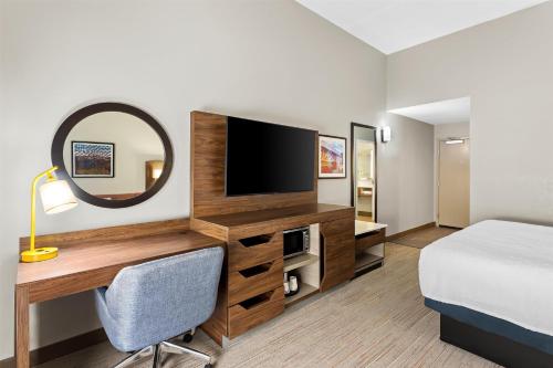 Hampton Inn & Suites Bolingbrook - image 5