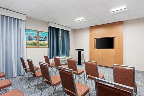 Hampton Inn & Suites Bolingbrook - image 2