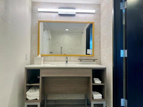 Home2 Suites by Hilton Rahway in Rahway, USA