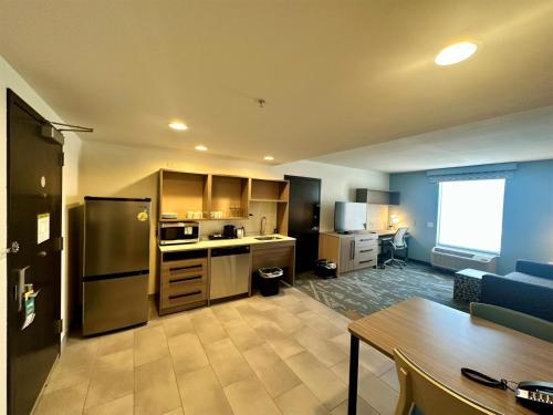 Home2 Suites by Hilton Rahway - image 11