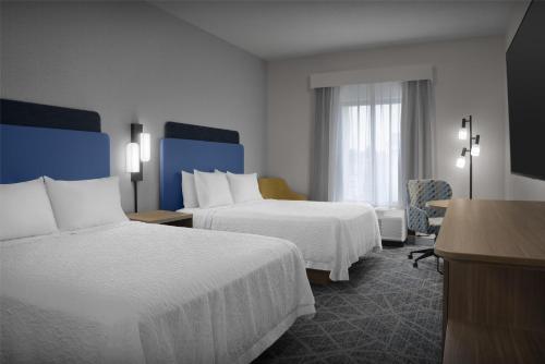 2 queen beds