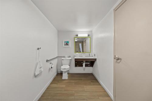 Hampton Inn Toledo-South/Maumee - image 9