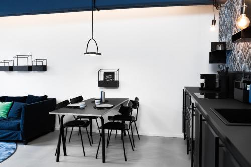 Blue Designer Loft - Noor Stay in Jakomini