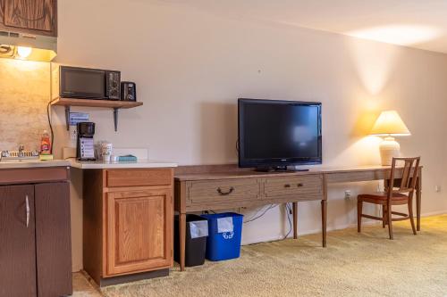 Inn Between the Beaches & Villager - image 7