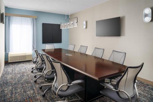 Hampton Inn Chicago-Midway Airport - image 13