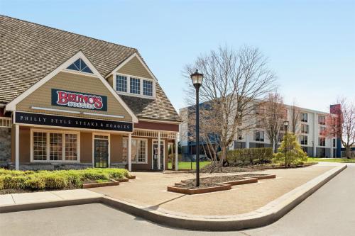 Hampton Inn Lancaster - image 8