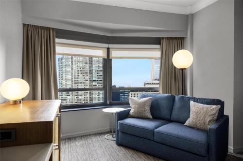New York Hilton Midtown Room Type - Skyline Room 1 King Hearing Accessible