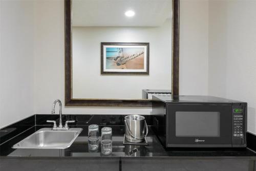 บริการและสิ่งอำนวยความสะดวก, DoubleTree by Hilton West Palm Beach Airport in เวสต์ปาล์มบีช (FL)