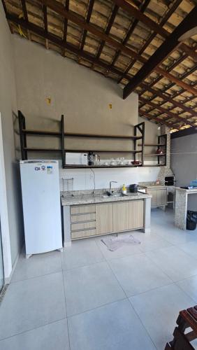 Dapur, Casa do Sérgio, Lindo loft-02 moderno e confortável. (Casa do Sergio, Lindo loft-02 moderno e confortavel.) in Portal das Artes