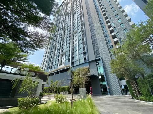 The Base - Rama 9 by Sumaq Property 4