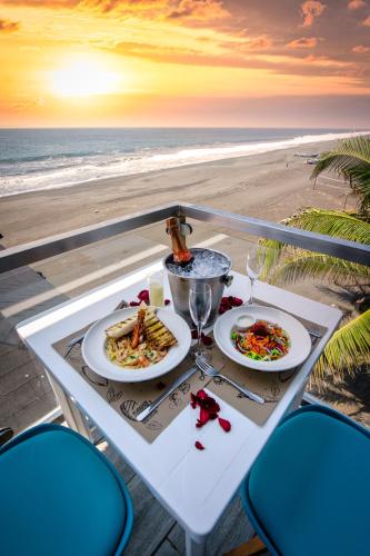 Restaurant, Hotel Playa Paraiso in Monterrico
