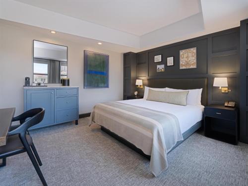 King Room image 2