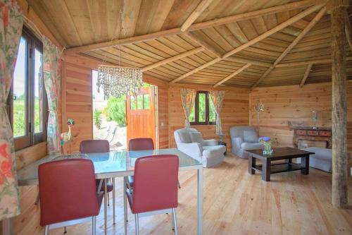 Unique Octagonal Glamping Getaway with Gorgeous Views near Lisbon in Portugal gîte à louer Louções