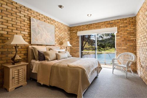 Lakeside Retreat in Yatte Yattah