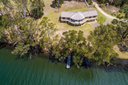 Lakeside Retreat in Yatte Yattah