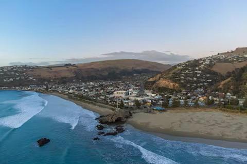 Mid-Century by the Beach in Sumner