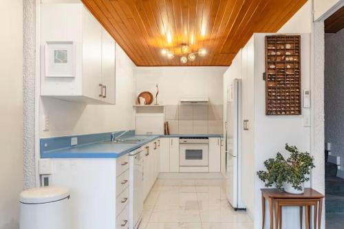 Mid-Century by the Beach in Sumner