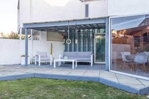 Mid-Century by the Beach in Sumner