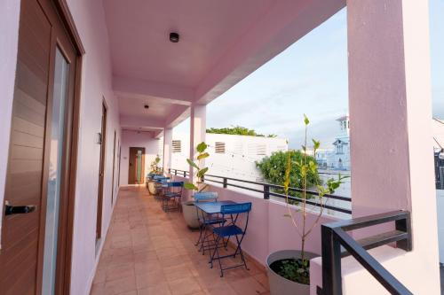 Room 9: Sleek And Serene Stay In San Juan - San Juan