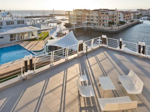 Balcony/terrace, Krystal Beach Hotel Pty Ltd in Cape Town