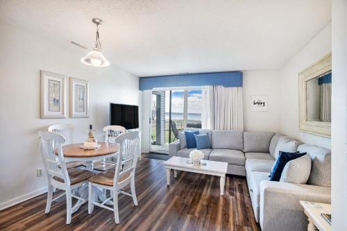 Gorgeous Lake View Deluxe Condo at The Shores detail