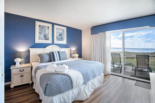 Gorgeous Lake View Deluxe Condo at The Shores