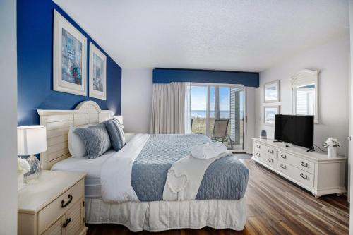 Gorgeous Lake View Deluxe Condo at The Shores detail