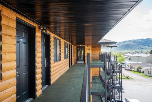 Travelodge by Wyndham Gardiner Yellowstone Park North Entr - Accommodation - Gardiner