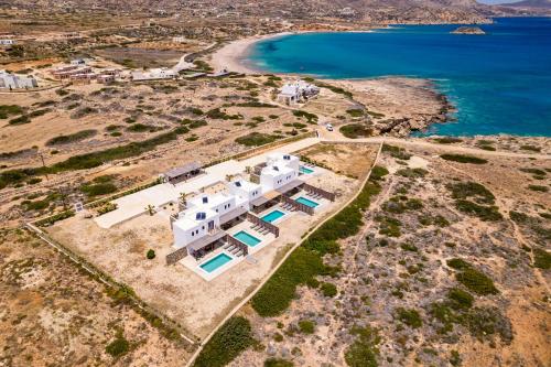 Cato Agro 3, Seafront Villa with Private Pool near สนามบินแห่งชาติคาร์ปาทอส ไอส์แลนด์