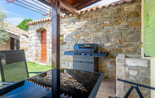 Viesnīcas āriene, Awesome Home In Lupoglav in Ročko Polje