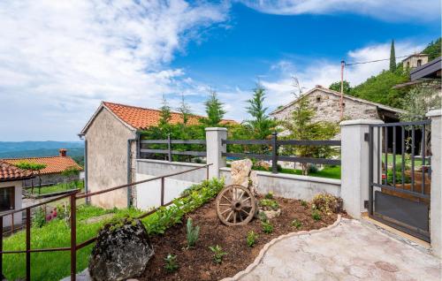 Viesnīcas āriene, Awesome Home In Lupoglav in Ročko Polje